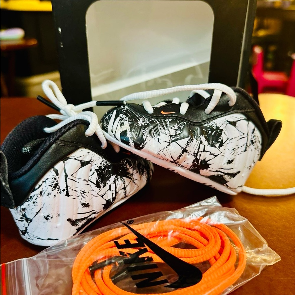 Nike Infant/Toddler Size 2 Little Postie One